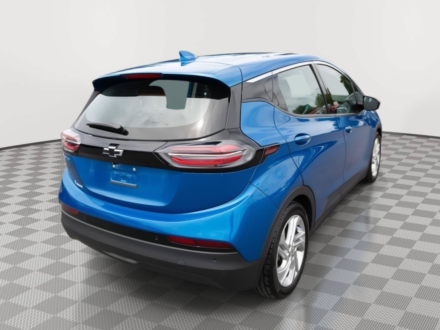Used 2023 Chevrolet Bolt LT FWD image 5