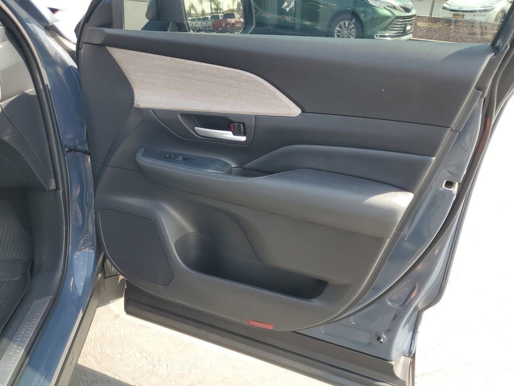 Used 2024 Toyota Grand Highlander AWD image 35