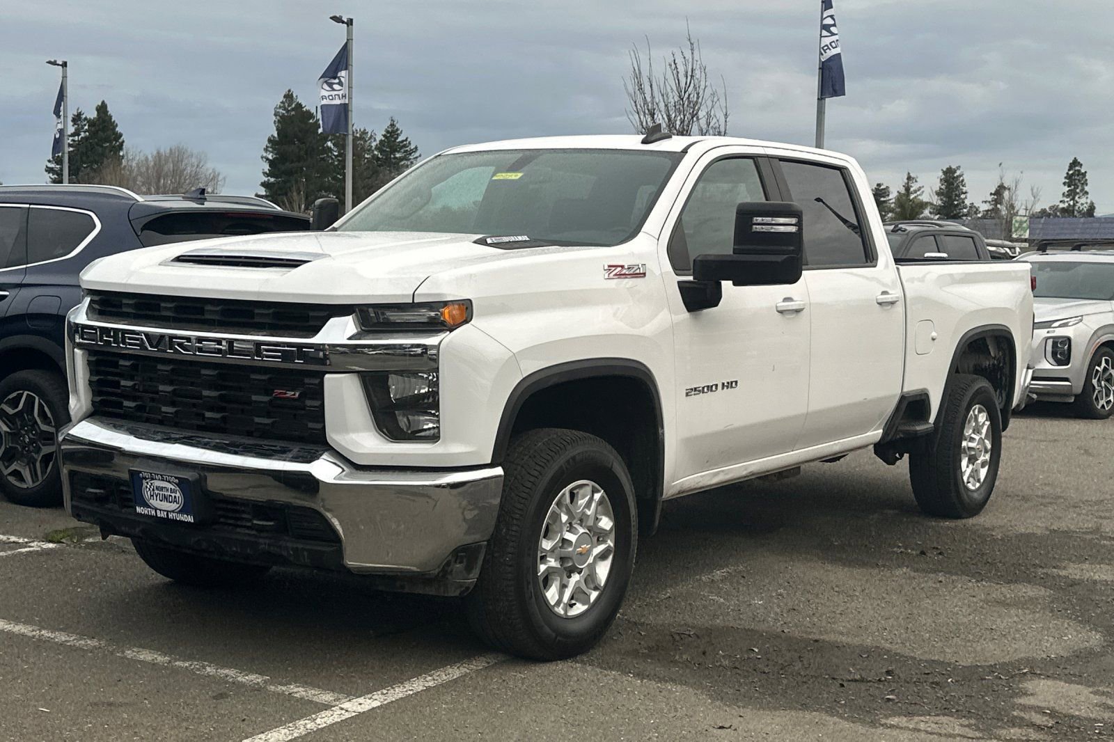 Used 2023 Chevrolet Silverado 2500 LT image 2