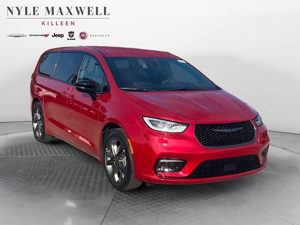 New 2026 Chrysler Pacifica Select image 2