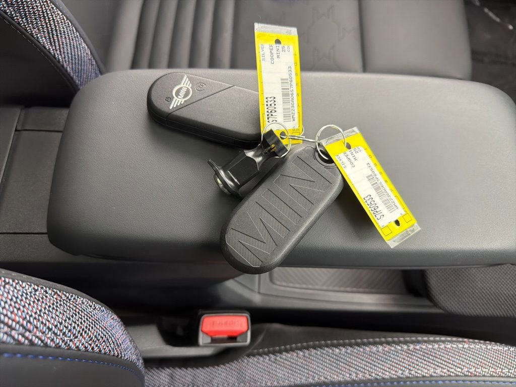 Used 2025 MINI Cooper Countryman S w/ Comfort Package Max image 31