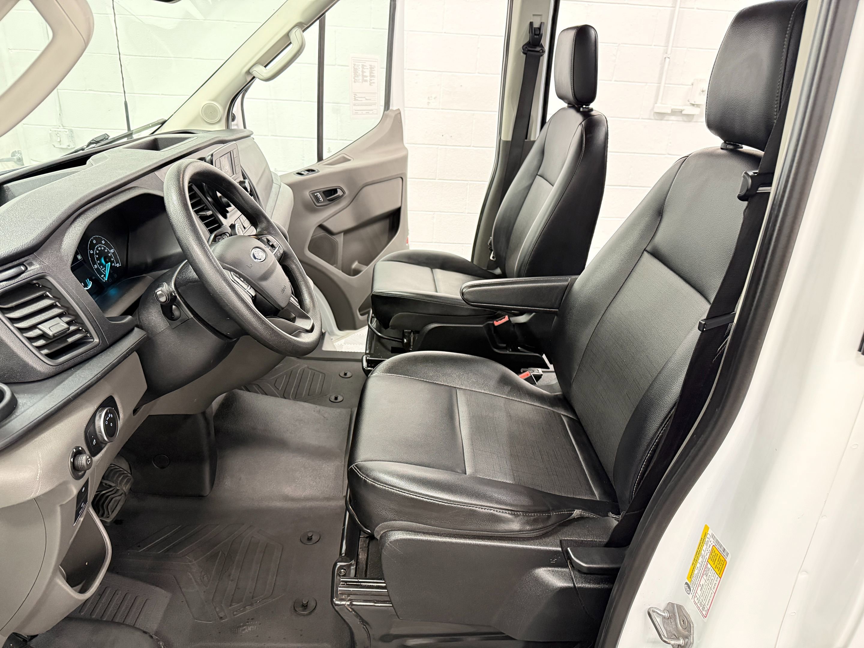 Used 2024 Ford Transit 250 148 High Roof RWD image 10