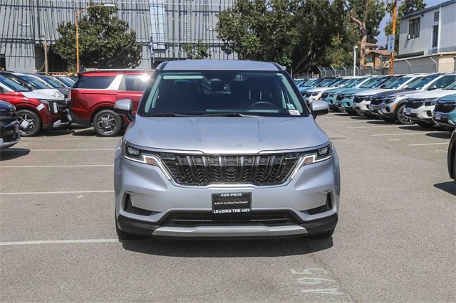 Certified 2022 Kia Carnival LX image 3