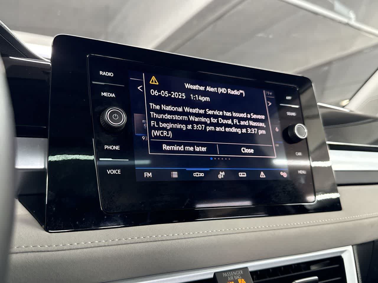 Used 2025 Volkswagen Taos SE w/ Panoramic Sunroof Package FWD image 18