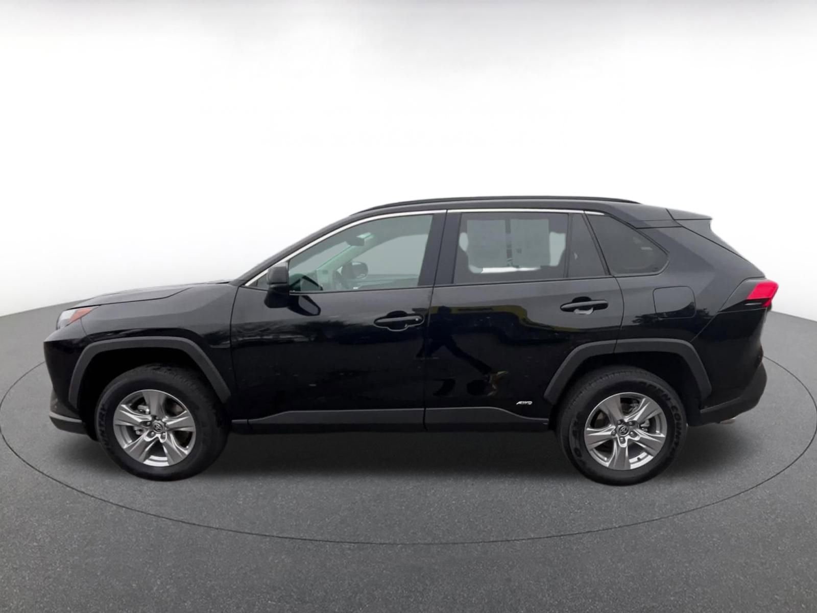 Used 2025 Toyota RAV4 LE image 9