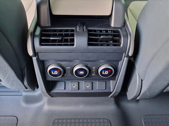 Certified 2024 Land Rover Defender 110 X-Dynamic SE AWD/4WD image 18