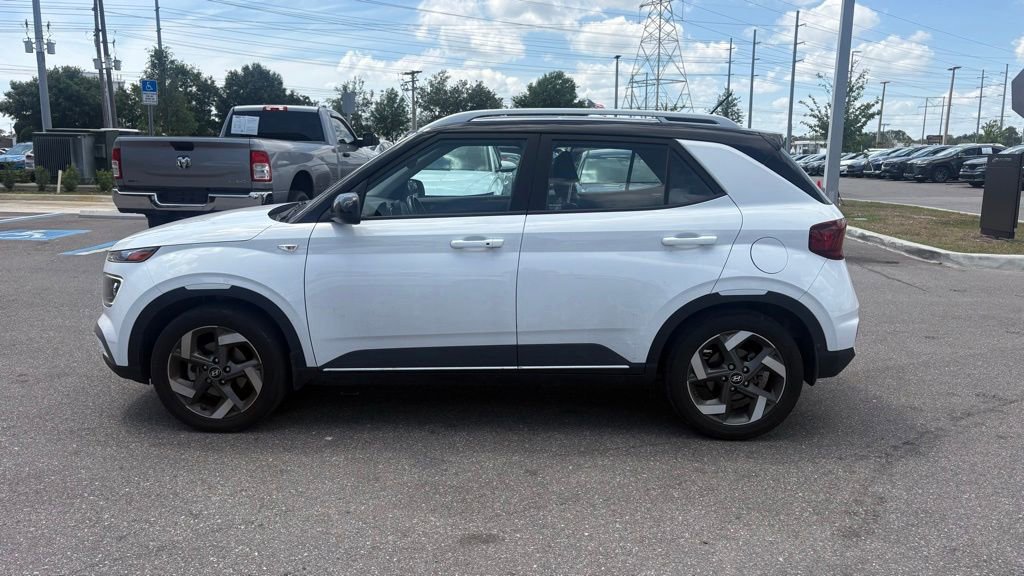 Used 2023 Hyundai Venue Limited FWD image 7