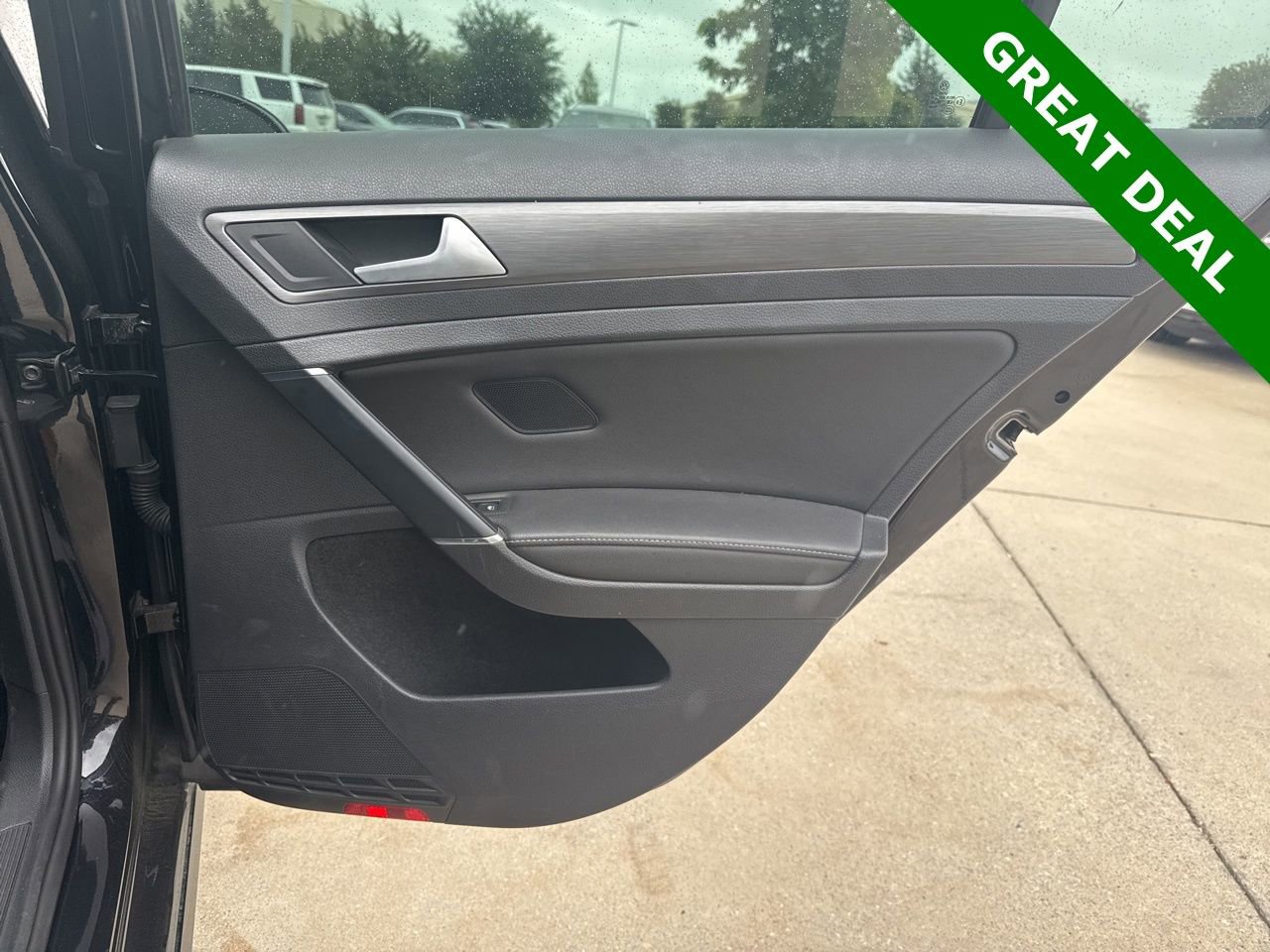 Used 2019 Volkswagen Golf SE image 12