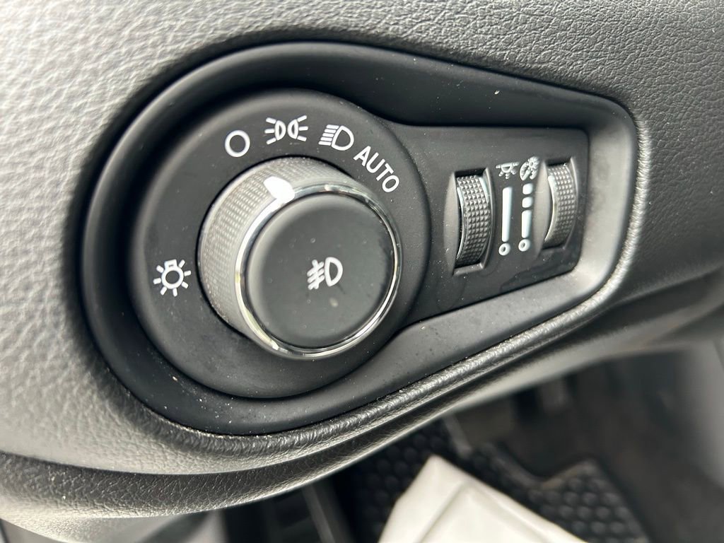 Used 2019 Jeep Renegade Altitude w/ Quick Order Package 2XM image 14