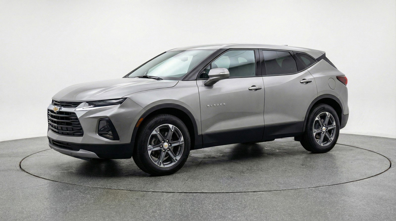 Used 2025 Chevrolet Blazer LT FWD image 3