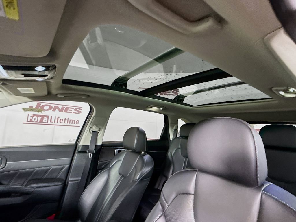 Certified 2023 Kia Sorento SX image 12