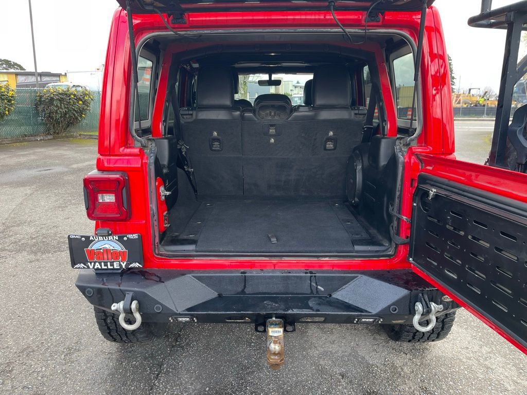 Used 2018 Jeep Wrangler Unlimited Sahara image 4