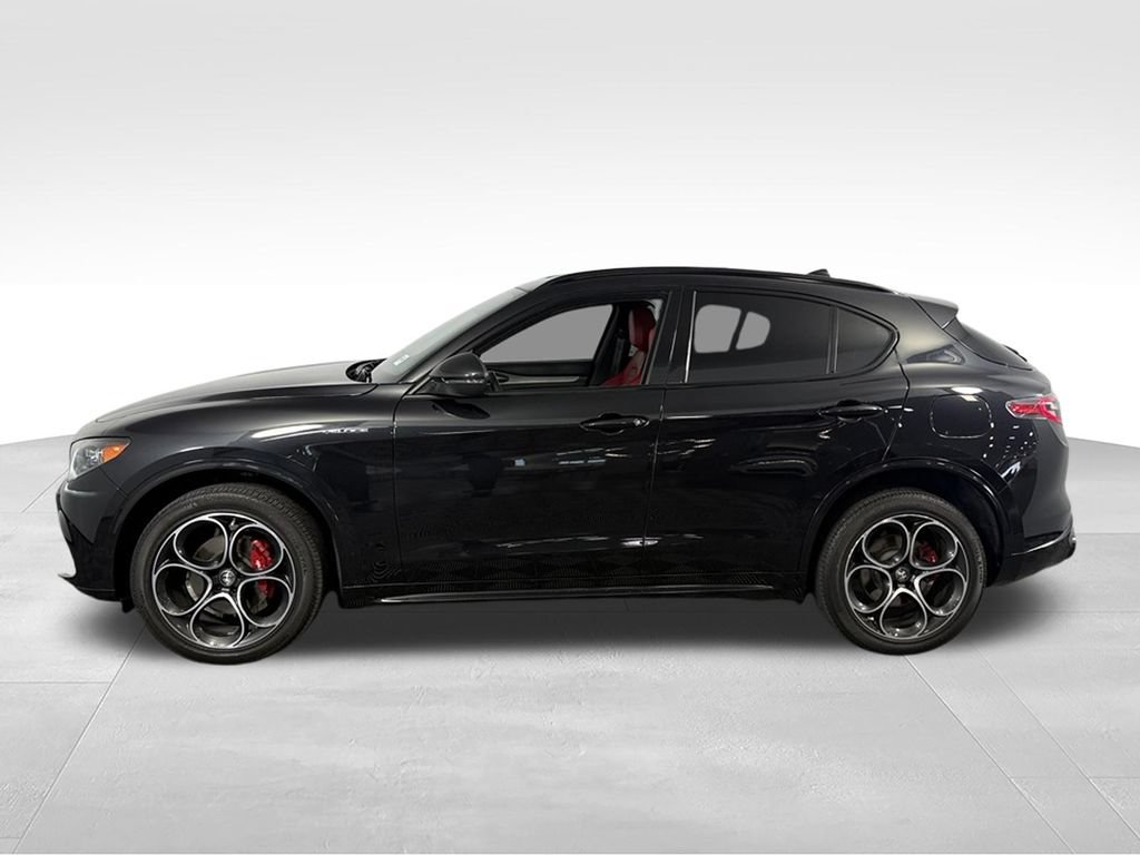 Used 2024 Alfa Romeo Stelvio Veloce AWD/4WD image 11