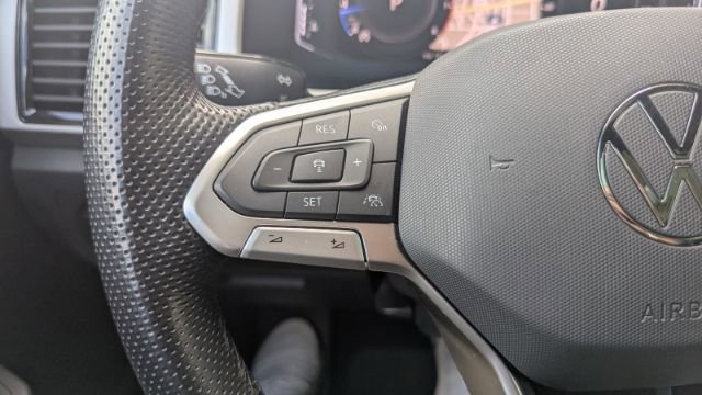 Used 2022 Volkswagen Atlas Cross Sport SEL R-Line image 34