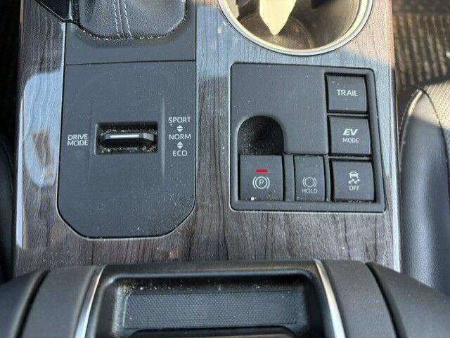 Used 2023 Toyota Highlander Limited AWD/4WD image 11