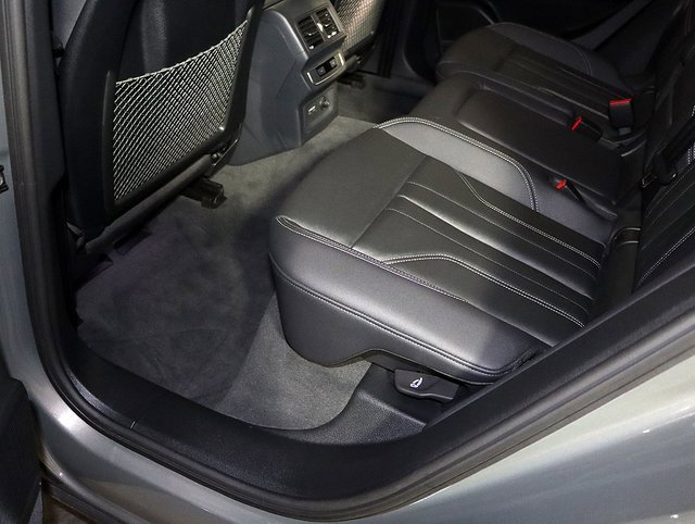 Used 2025 Audi Q5 e Premium Plus w/ Premium Plus Package image 30