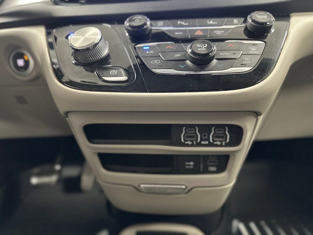 Used 2022 Chrysler Pacifica Touring-L image 21
