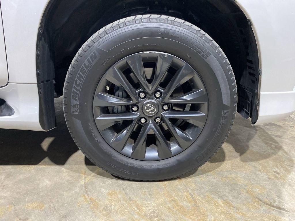 Used 2023 Lexus GX 460 Premium w/ Premium Package image 21