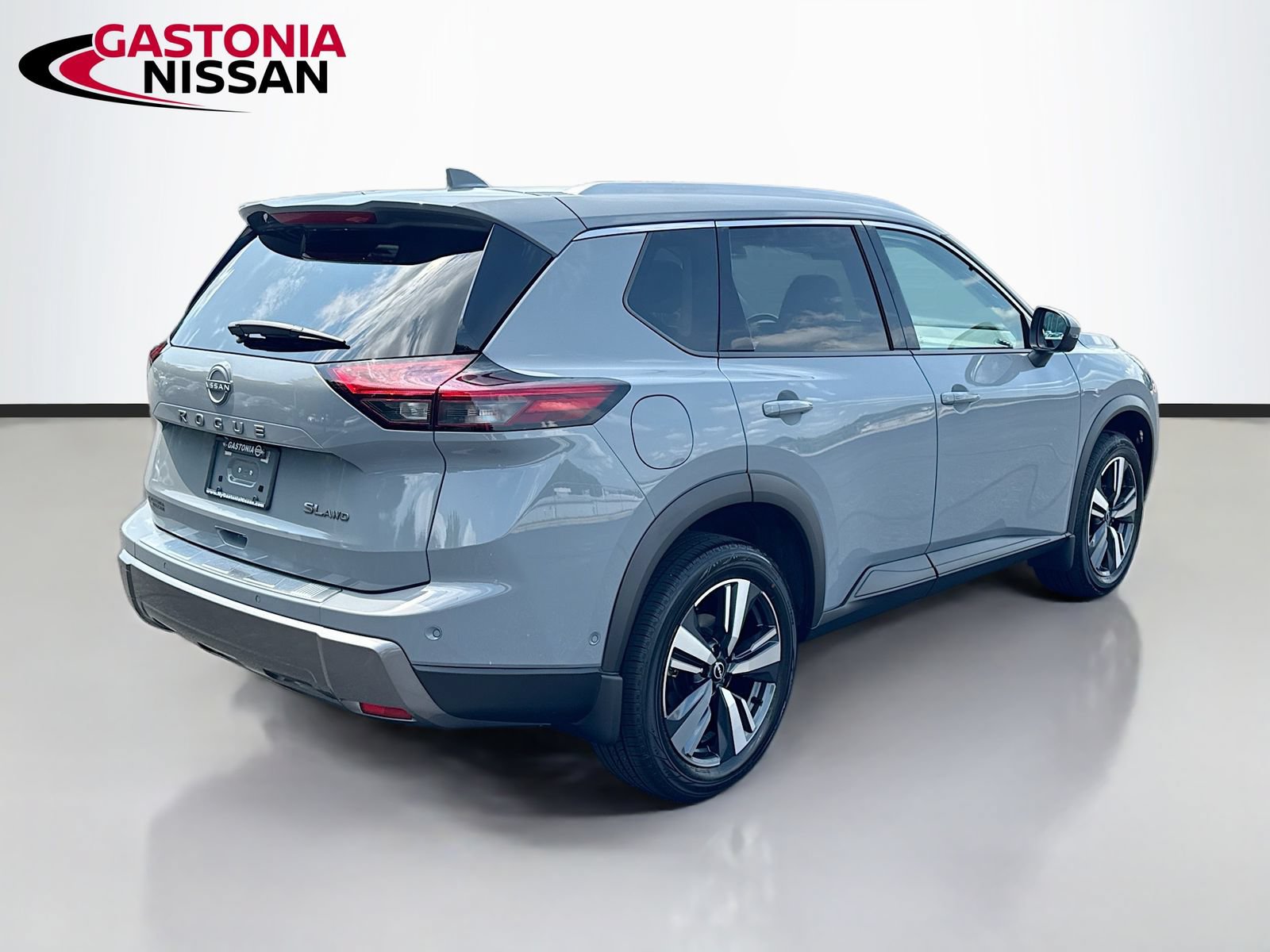 Used 2024 Nissan Rogue SL AWD/4WD image 9