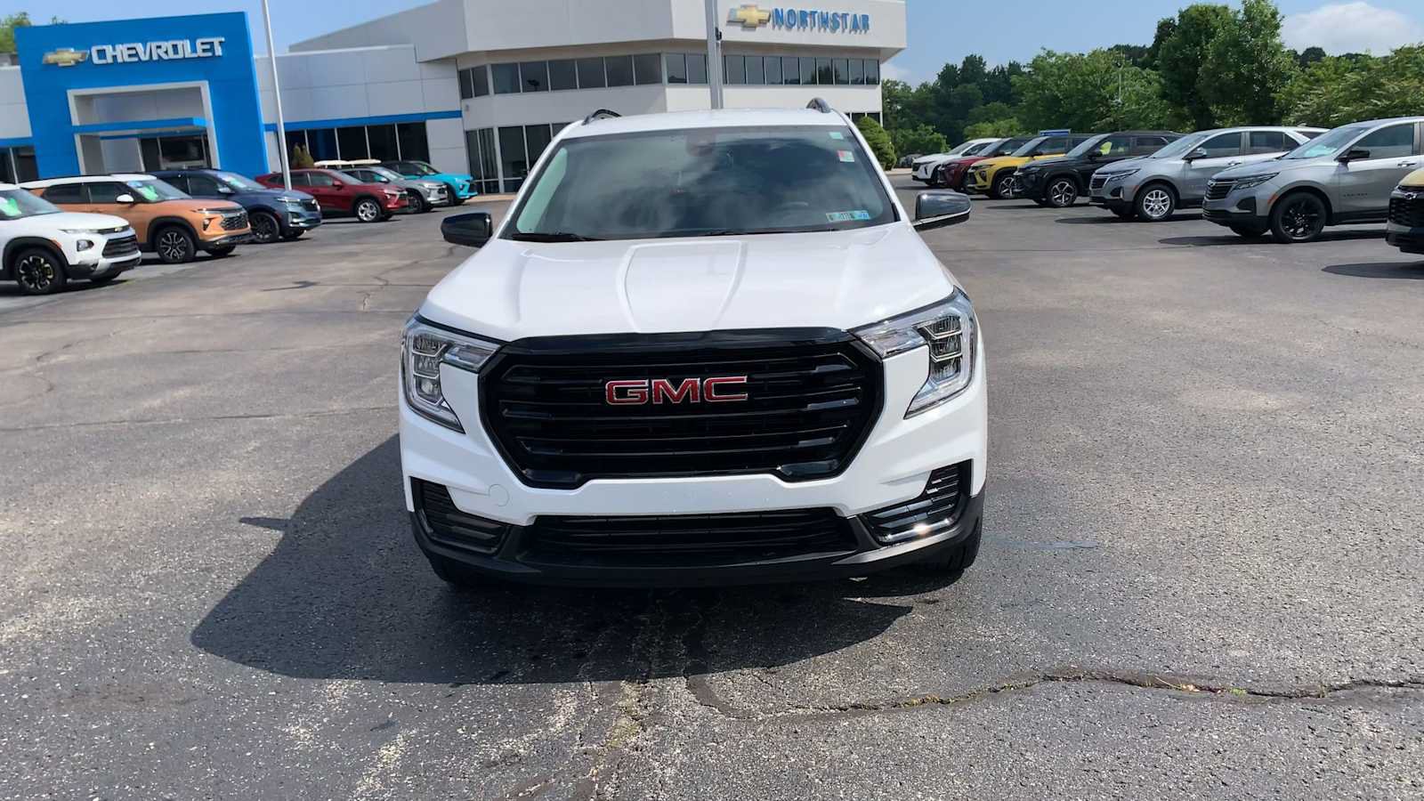 Certified 2024 GMC Terrain SLE w/ Driver Convenience Package AWD/4WD image 3