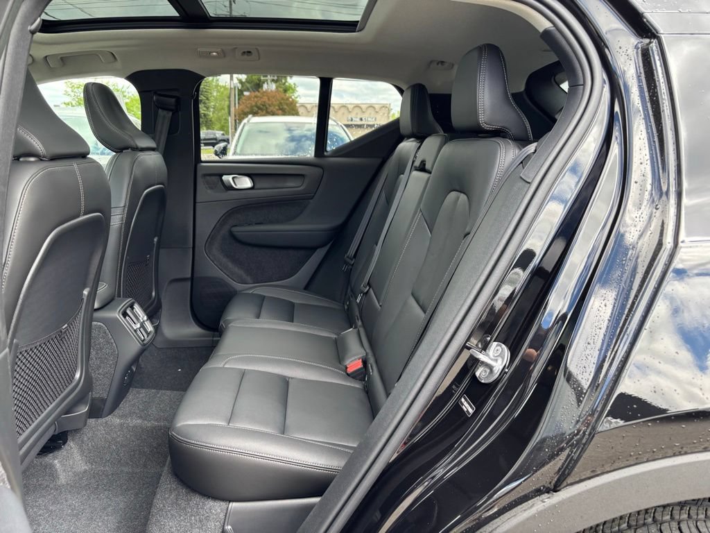 New 2026 Volvo XC40 B5 Core w/ Protection Package Premier AWD/4WD image 16