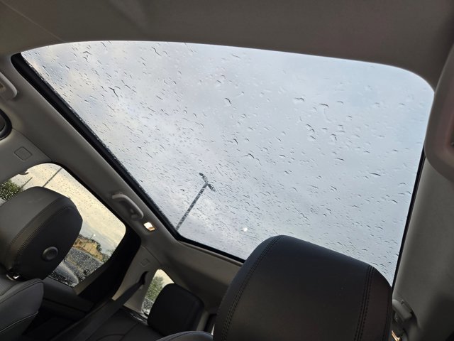 Used 2025 Land Rover Discovery Sport S image 16