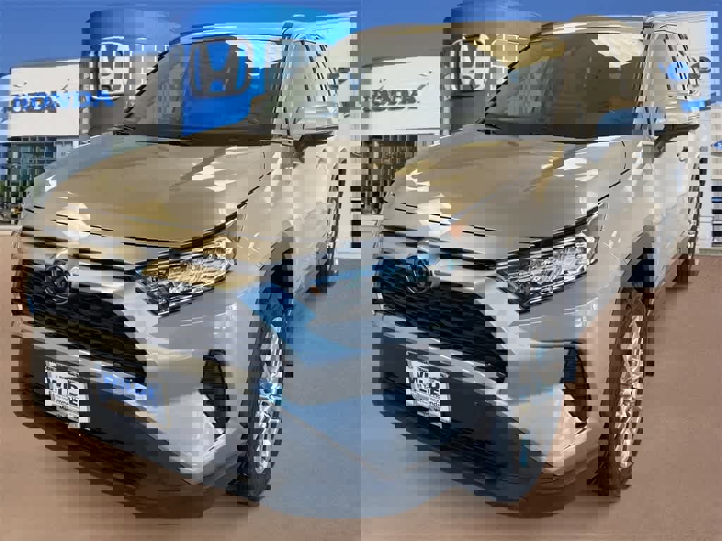 Used 2021 Toyota RAV4 XLE Premium image 4