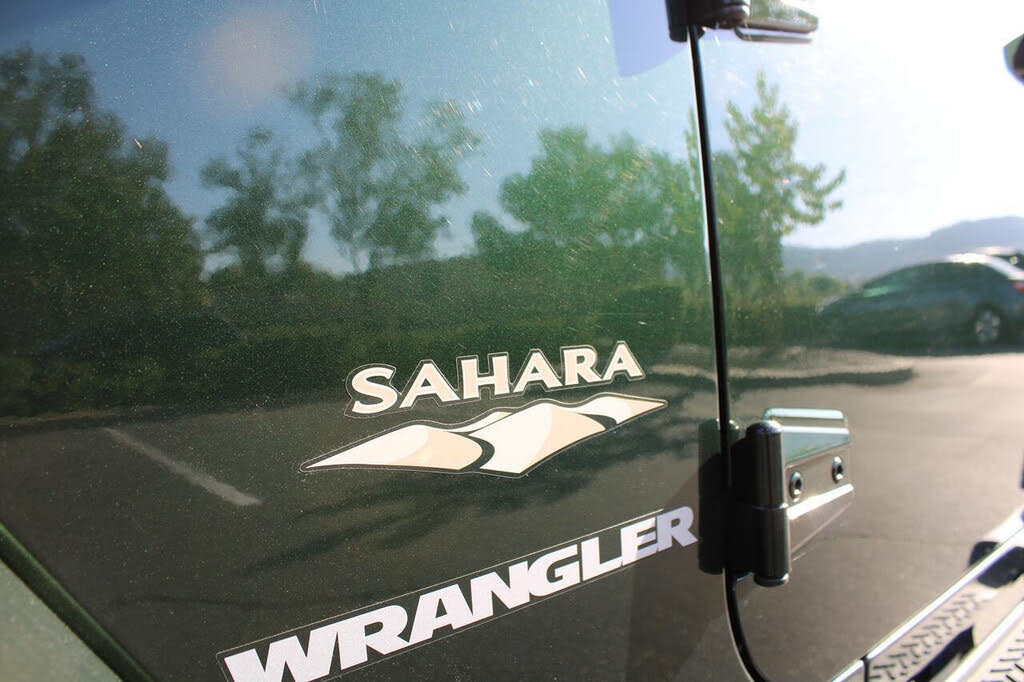 Used 2011 Jeep Wrangler Sahara w/ Connectivity Group AWD/4WD image 13