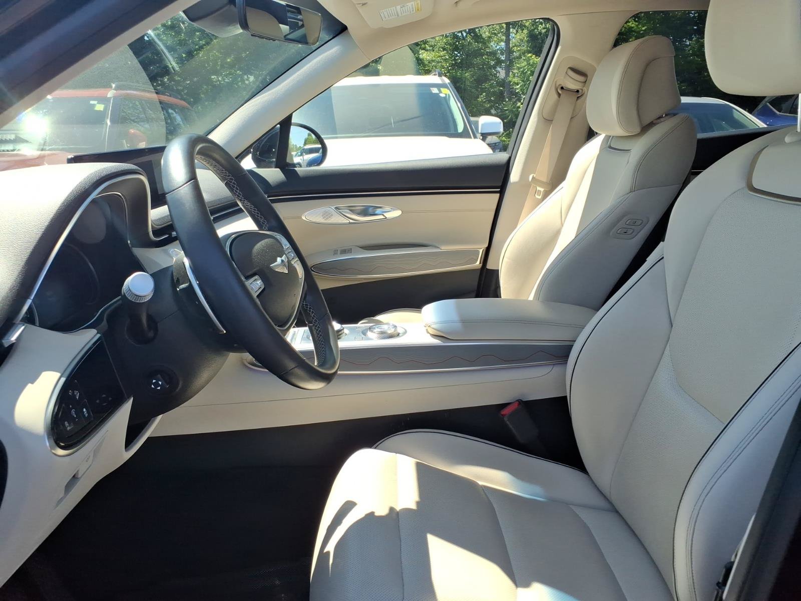 Used 2024 Genesis GV70 2.5T w/ Advanced Package AWD/4WD image 21