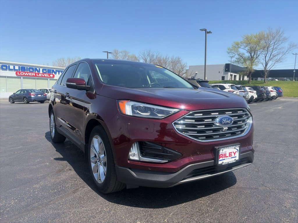 Used 2019 Ford Edge Titanium w/ Equipment Group 301A AWD/4WD image 3