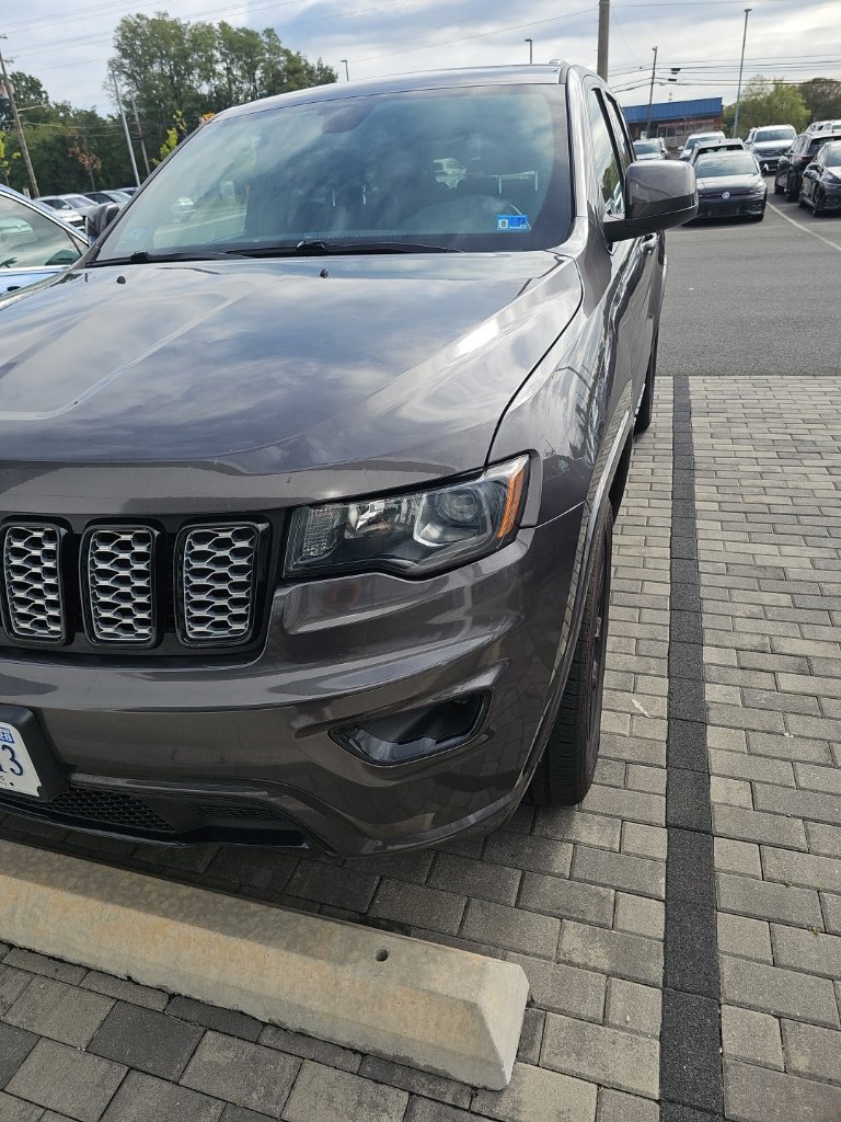 Used 2019 Jeep Grand Cherokee Altitude AWD/4WD image 3