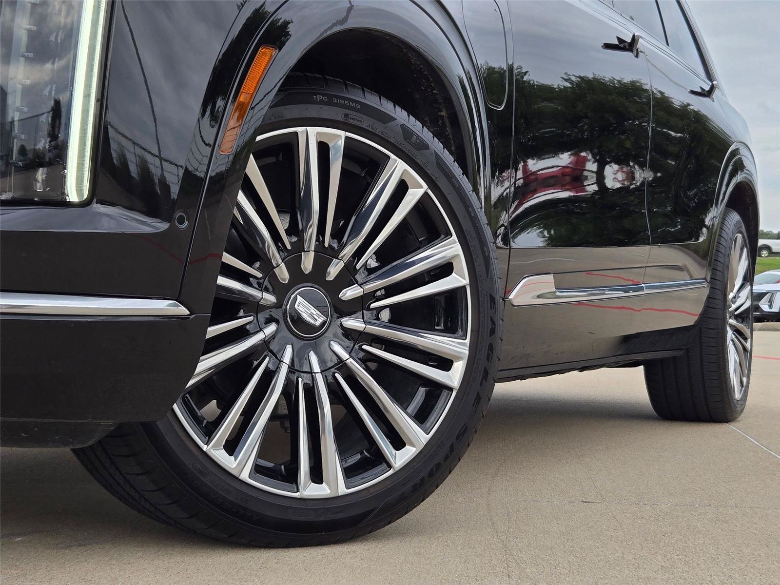 New 2026 Cadillac Vistiq Premium Luxury w/ LPO, Floor Liner Package AWD/4WD image 8