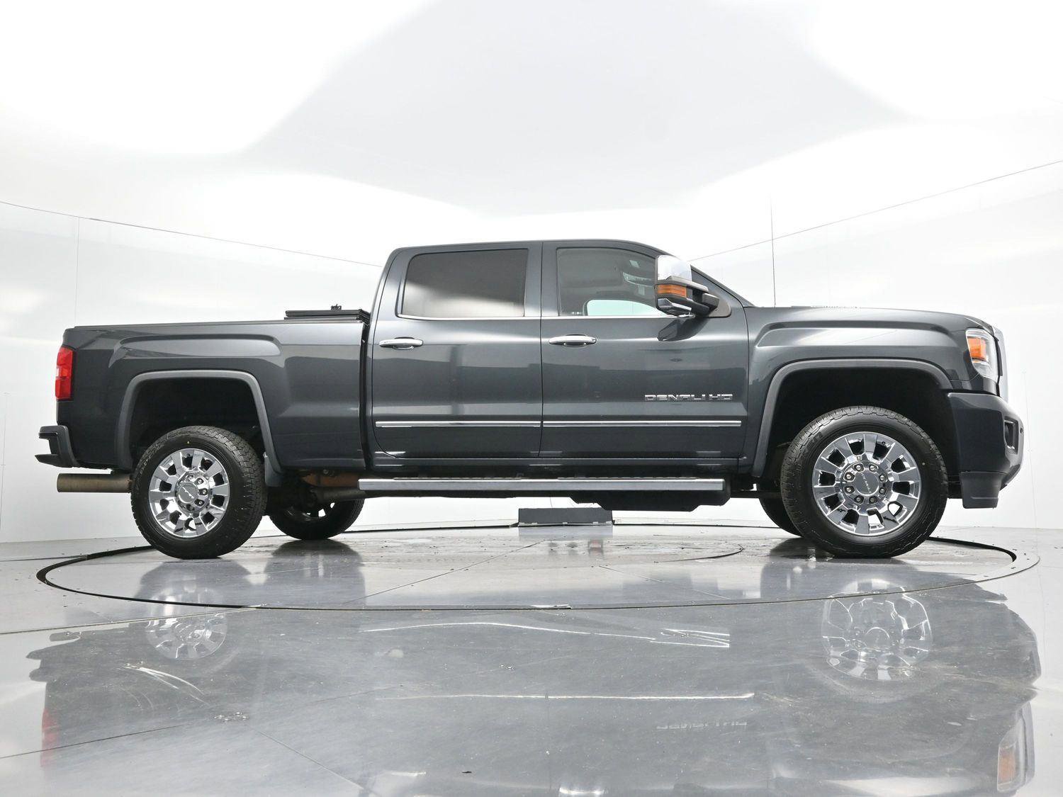 Used 2017 GMC Sierra 2500 Denali w/ Duramax Plus Package AWD/4WD image 49
