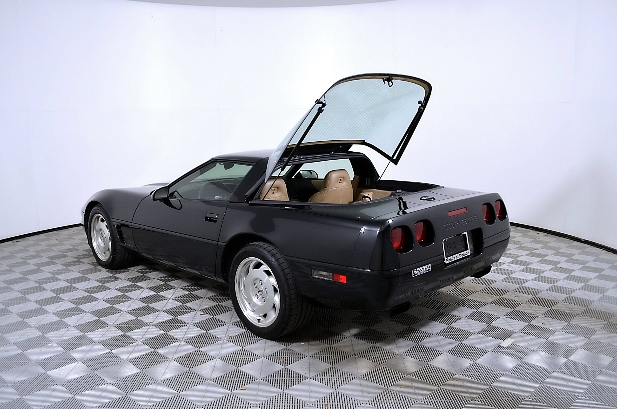 Used 1996 Chevrolet Corvette Coupe RWD image 10