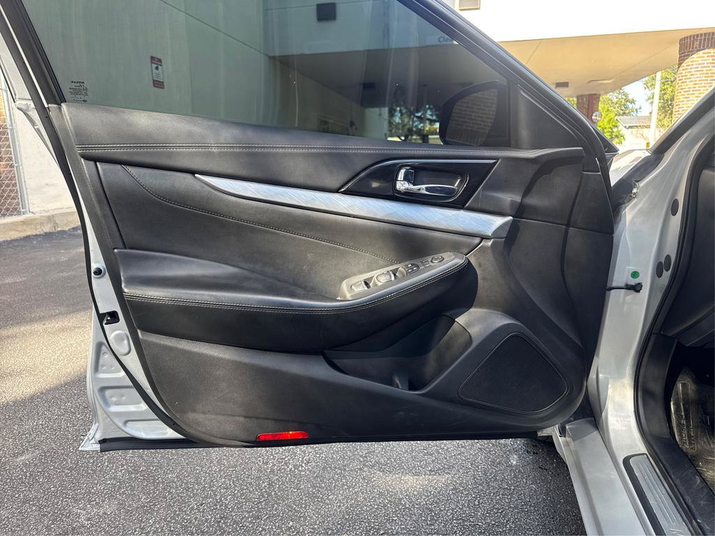 Used 2017 Nissan Maxima 3.5 SV FWD image 18