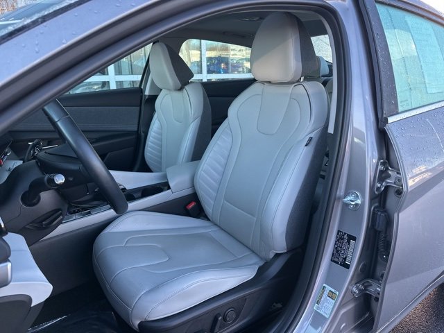 Used 2023 Hyundai Elantra Limited image 11