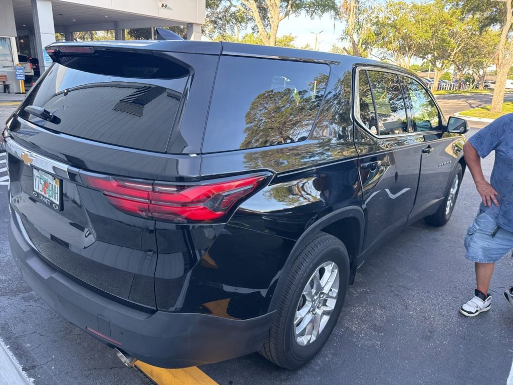 Used 2023 Chevrolet Traverse LS w/ Safety Package FWD image 5