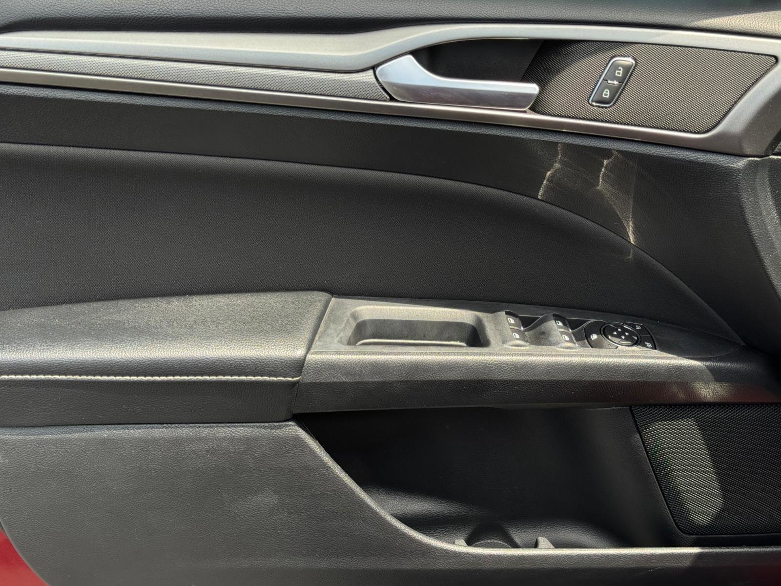 Used 2018 Ford Fusion SE w/ Fusion SE Technology Package FWD image 14