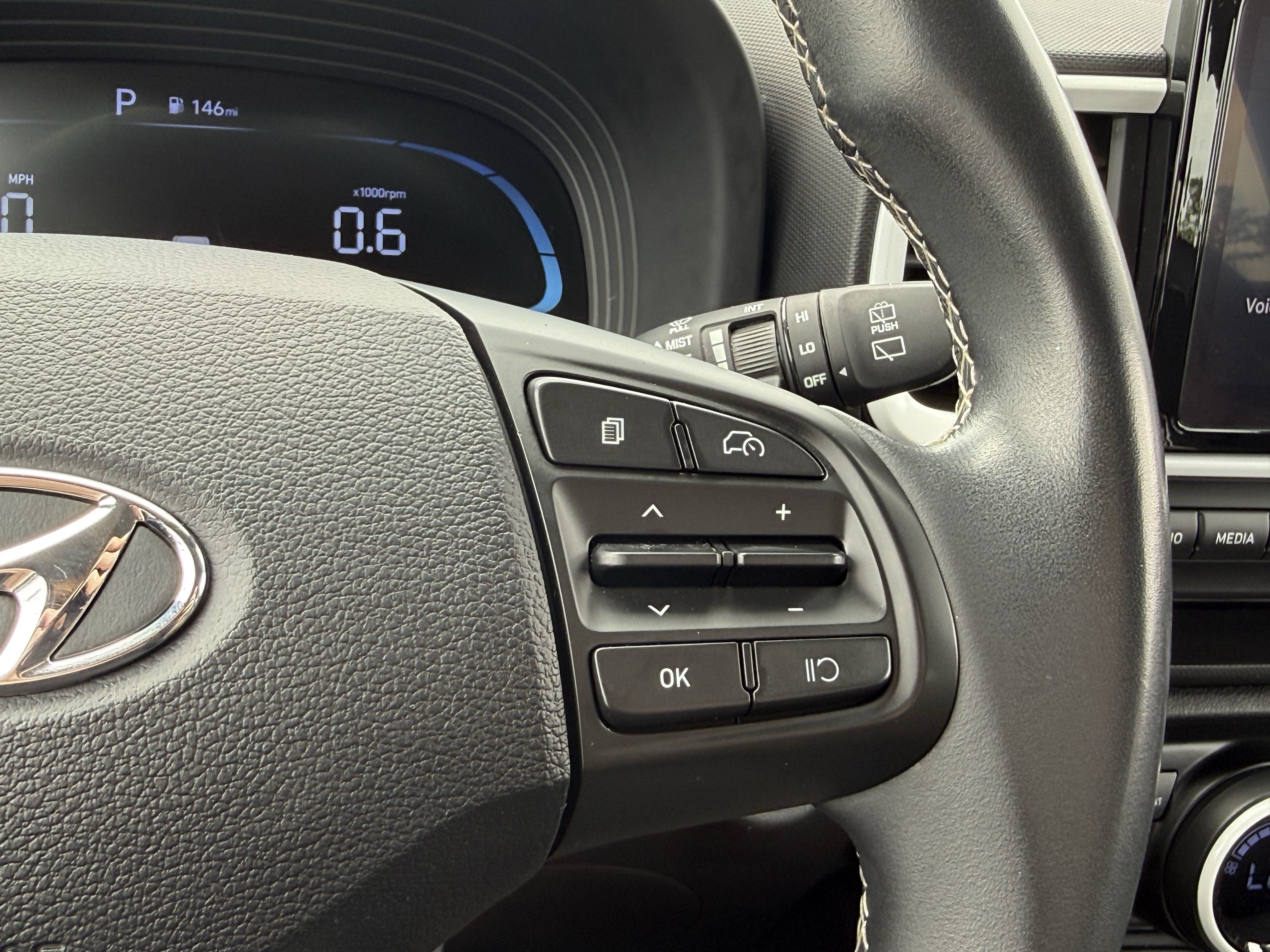 Used 2024 Hyundai Venue Limited FWD image 18