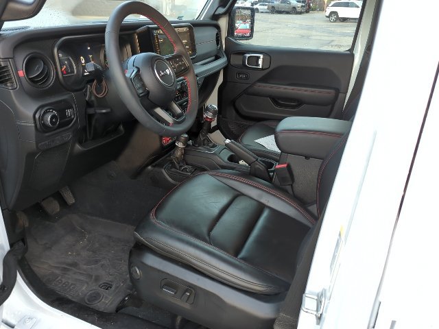 Used 2024 Jeep Wrangler Unlimited Rubicon w/ Technology Group AWD/4WD image 5