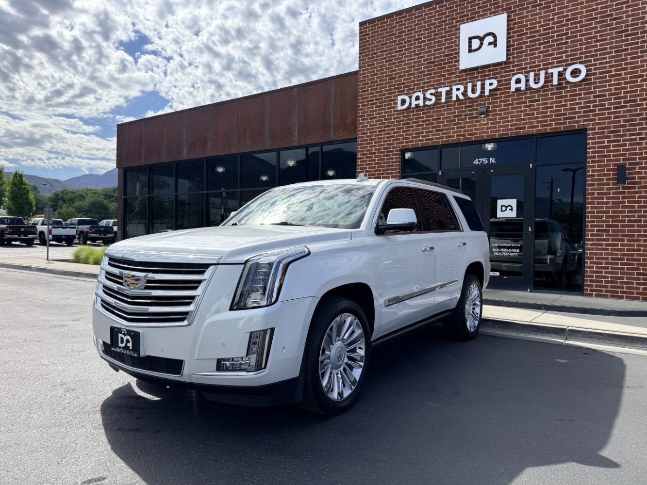 Used 2017 Cadillac Escalade Platinum AWD/4WD image 4