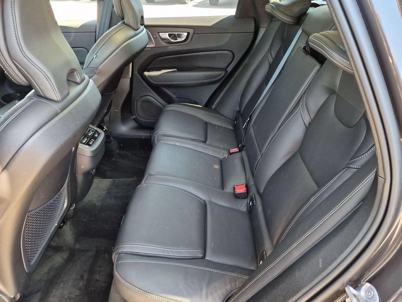 Certified 2024 Volvo XC60 B5 Ultimate w/ Protection Package Premier AWD/4WD image 24
