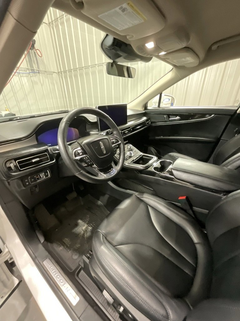 Used 2022 Lincoln Nautilus Standard image 9