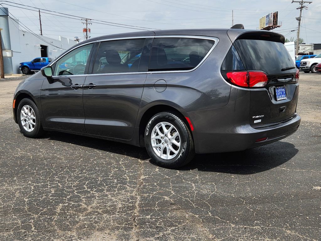 Used 2023 Chrysler Voyager LX FWD image 7