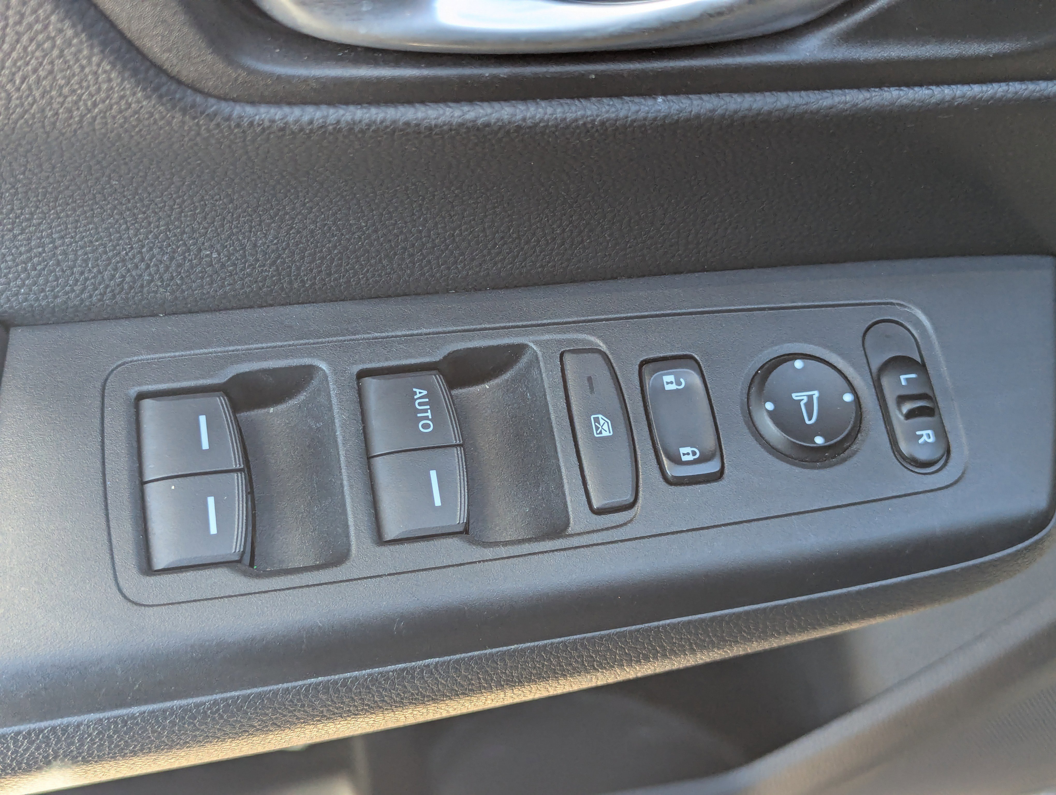 Used 2023 Honda CR-V LX image 23