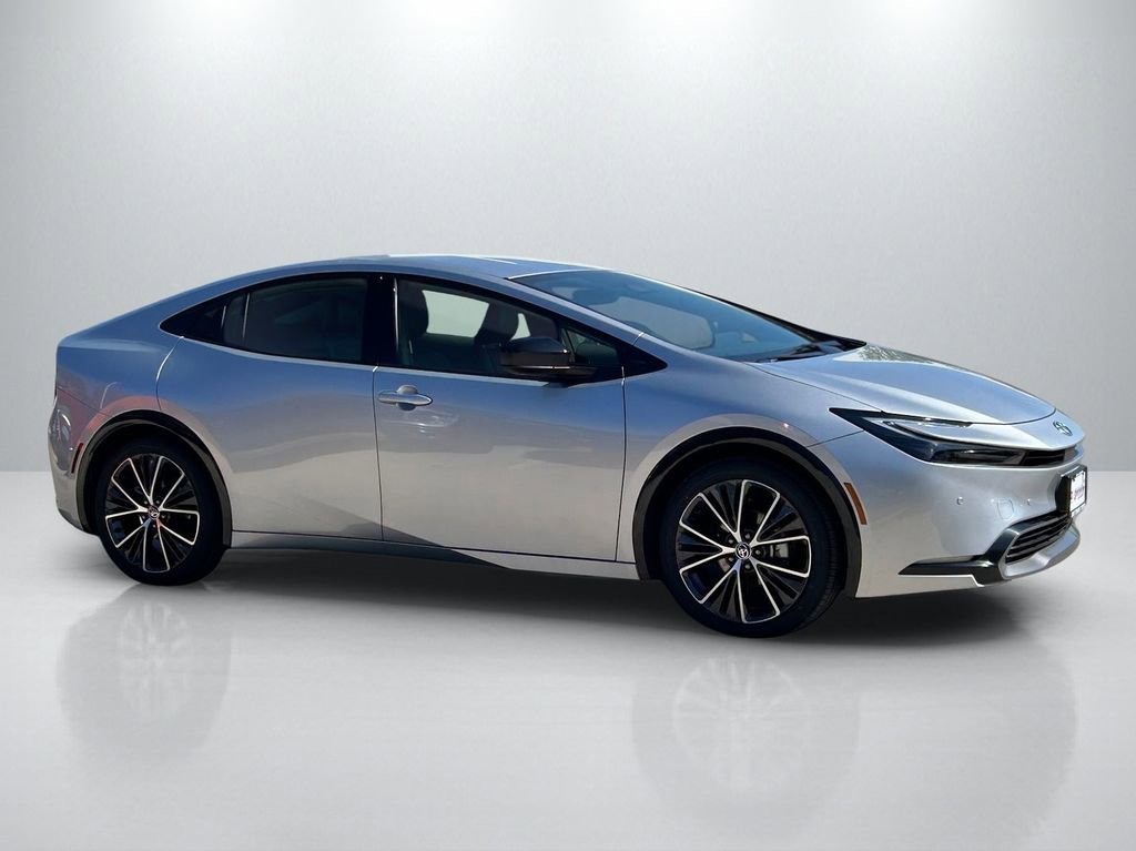Used 2025 Toyota Prius XLE image 4