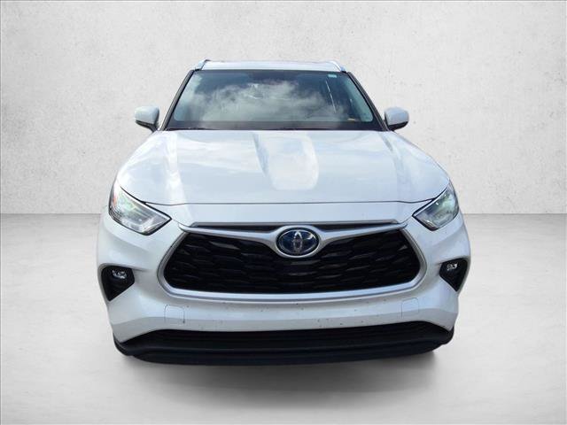 Used 2021 Toyota Highlander XLE FWD image 2