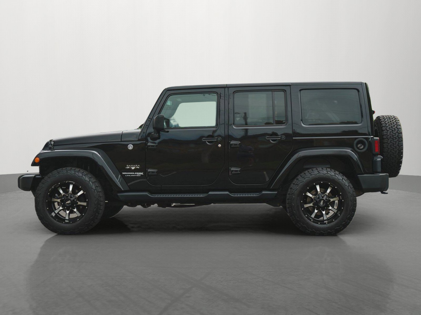 Used 2018 Jeep Wrangler Unlimited Sahara w/ Connectivity Group AWD/4WD image 4