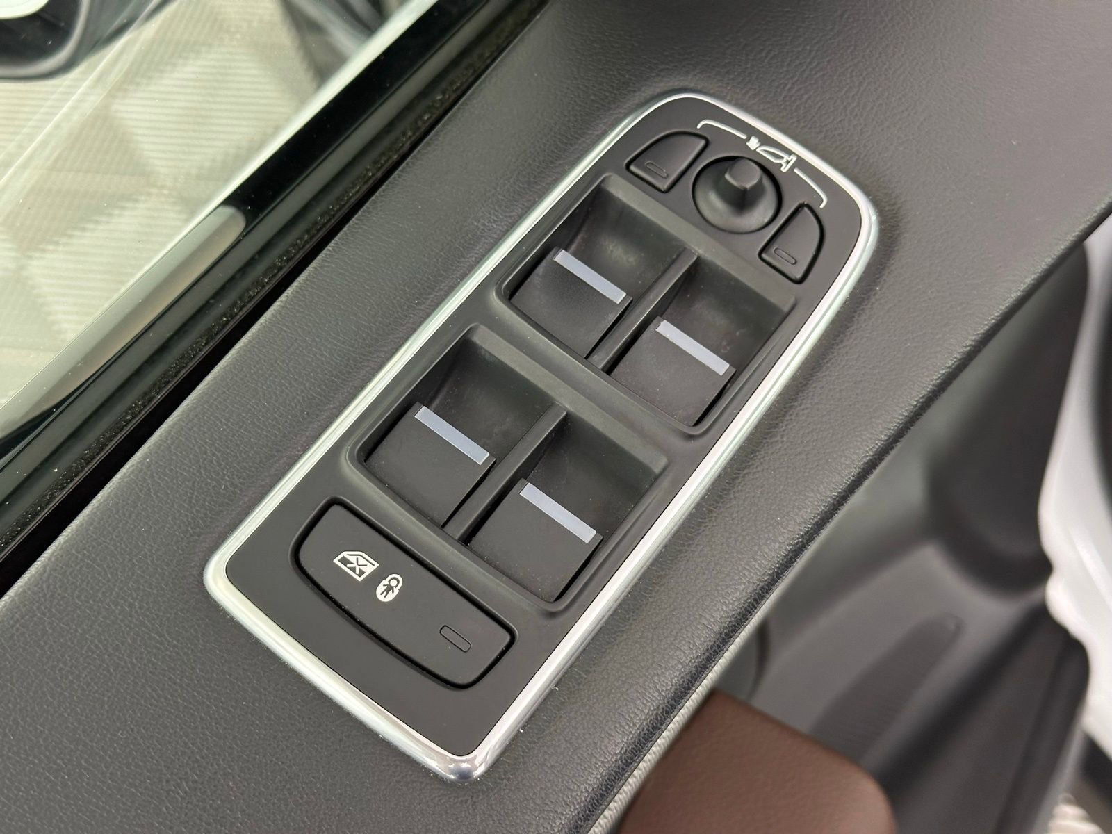 Used 2017 Jaguar F-PACE S image 37