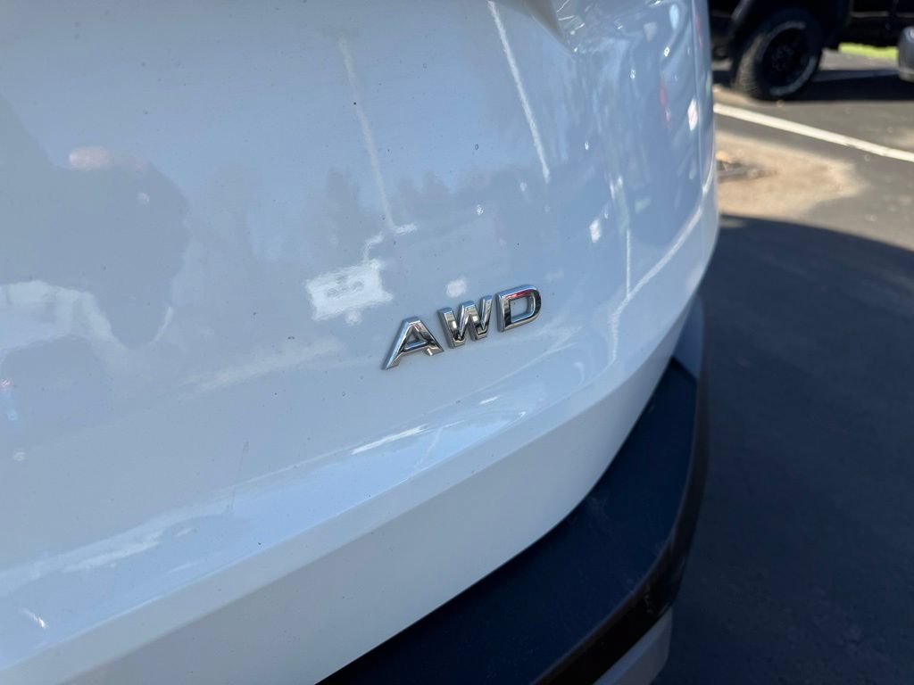 Used 2023 Nissan Rogue S AWD/4WD image 5